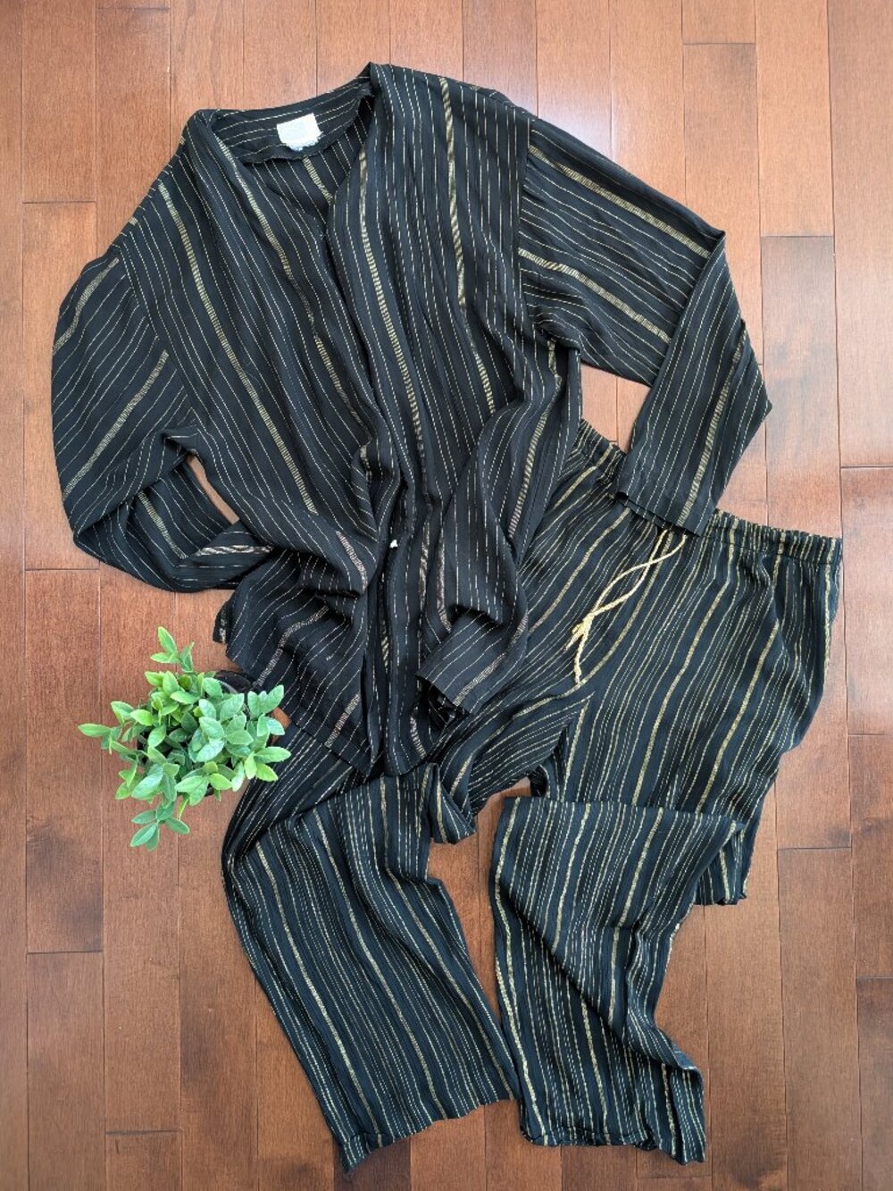 BLACK & GOLD 90s VINTAGE PJ LOUNGEWEAR SET